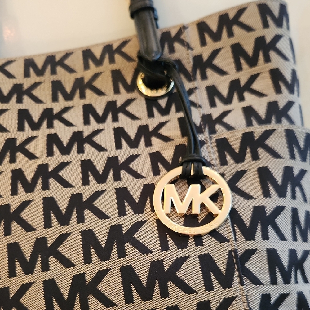 Michael Kors Signature Black and Tan Tote - Picture 3 of 14